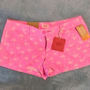 Juniors pink palm shorts